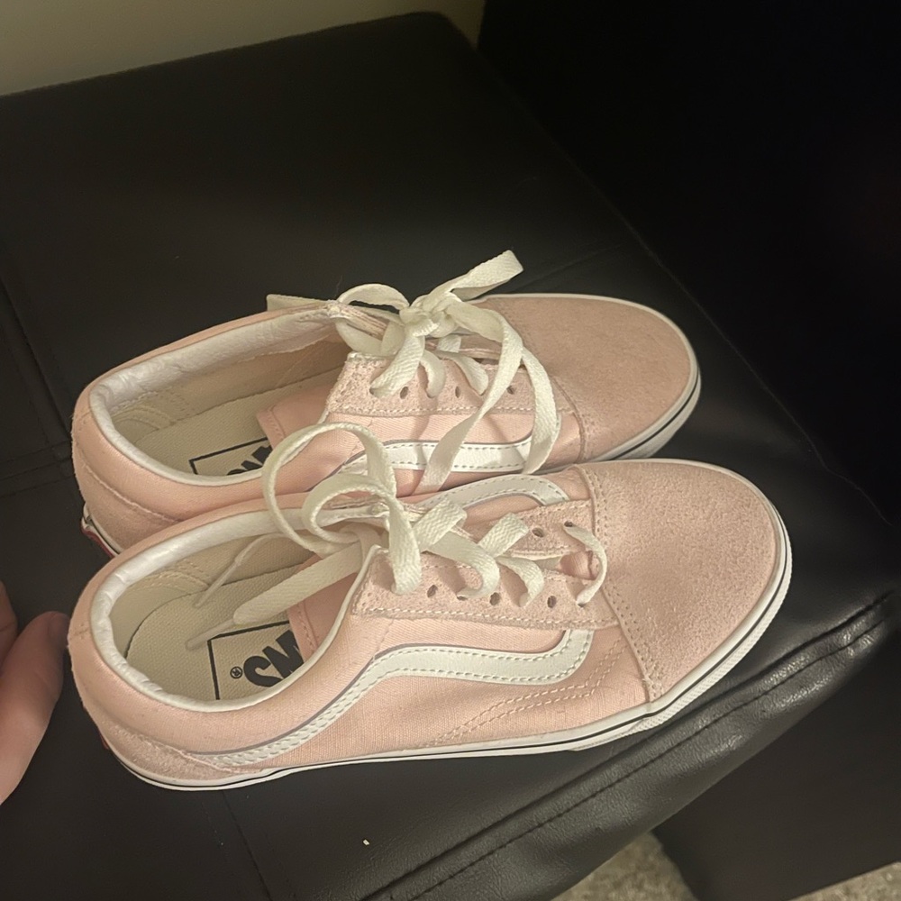Adorable Pink and White VANS shoes. Old Skool size 5